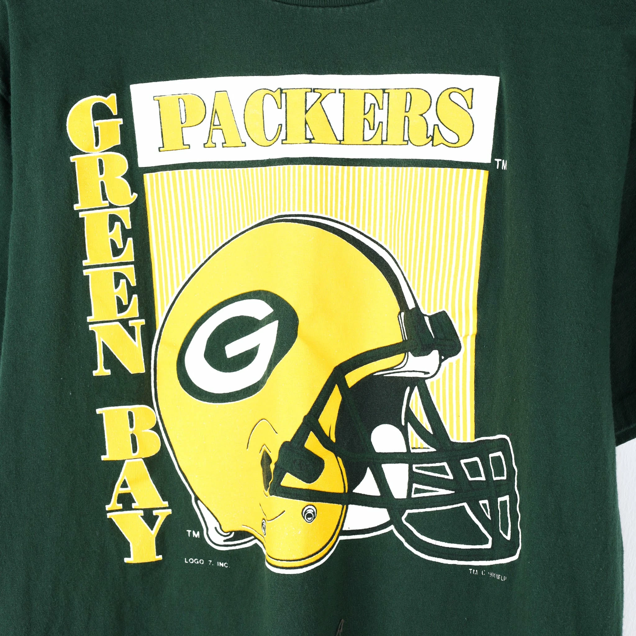 Vintage NFL Logo 7 Green Bay Packers Helmet Graphic T-Shirt - Medium 2 Vintage NFL Logo 7 Green Bay Packers Helmet Graphic T-Shirt - Medium - Image 2