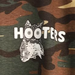Icy Vintage Hooters Camo Graphic T-Shirt - Large -Icy Sales Shop 14959 20IMG 0086